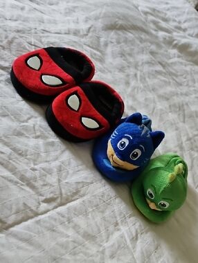 Kids Character Slippers - Red Spider, Blue Cat, Green Gekko